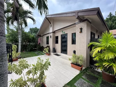 32 NW 27th Ct, Miami, FL 33125