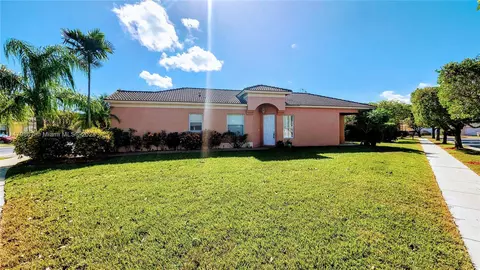 2326 NE 37th Rd, Homestead, FL 33033