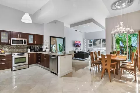 19900 E Country Club Dr #103, Aventura, FL 33180