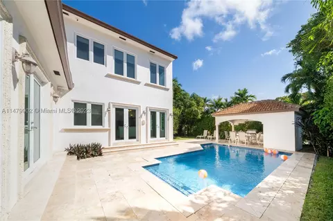 3103 N Bay Rd, Miami Beach, FL 33140