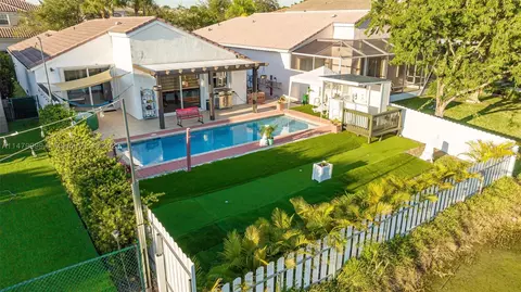 15656 NW 12th Mnr, Pembroke Pines, FL 33028