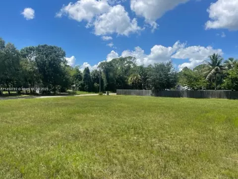 30 S 36 S Oak St, Fellsmere, FL 32948