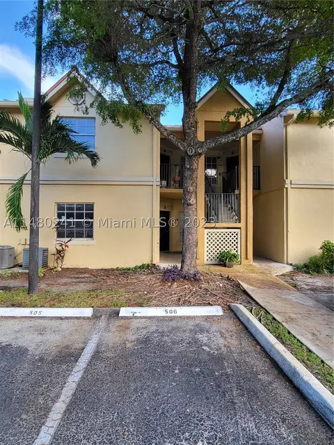18350 NW 68th Ave #G, Hialeah, FL 33015