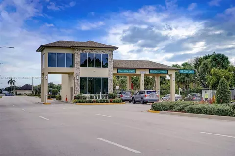 700 SW 128th Ave #101C, Pembroke Pines, FL 33027