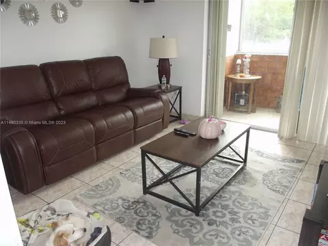 1555 W 44th Pl #210-B, Hialeah, FL 33012