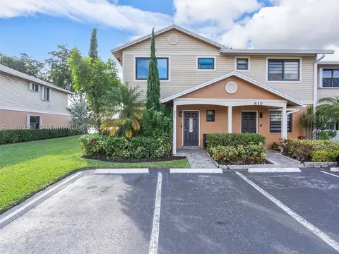 800 NW 106th Ter, Pembroke Pines, FL 33026