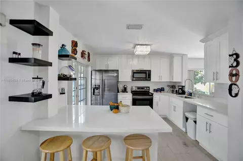 15184 SW 110th St, Miami, FL 33196