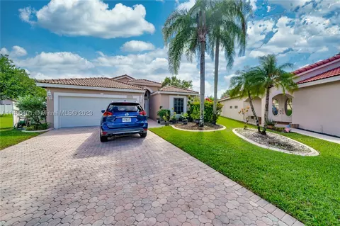 17606 SW 10th St, Pembroke Pines, FL 33029