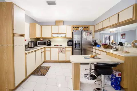 3940 W 3rd Ave, Hialeah, FL 33012 photo 28