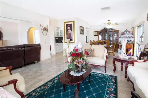 3940 W 3rd Ave, Hialeah, FL 33012 photo 3