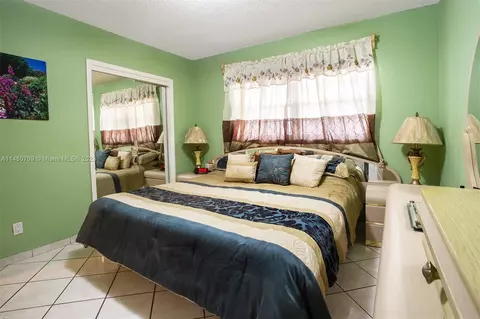 3940 W 3rd Ave, Hialeah, FL 33012 photo 15