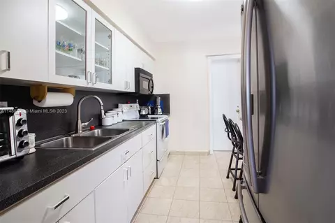 3940 W 3rd Ave, Hialeah, FL 33012 photo 10