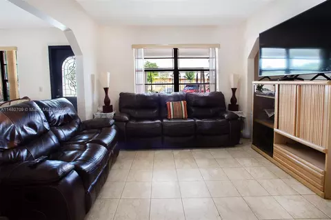 3940 W 3rd Ave, Hialeah, FL 33012 photo 11