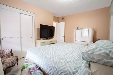 3940 W 3rd Ave, Hialeah, FL 33012 photo 20