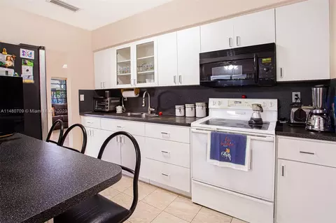 3940 W 3rd Ave, Hialeah, FL 33012 photo 8