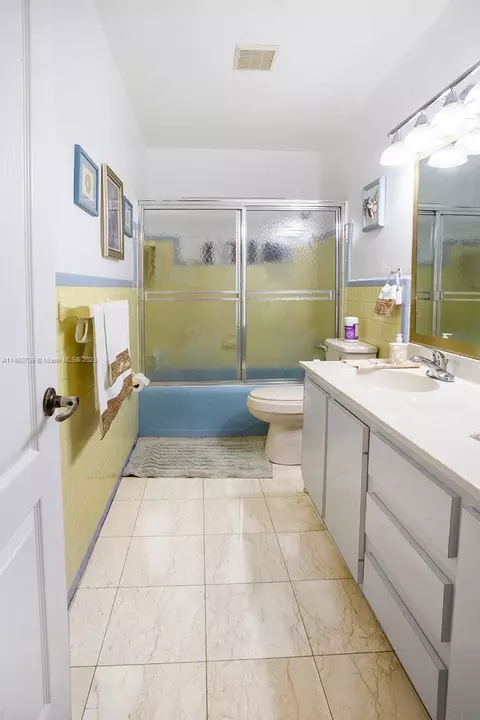 3940 W 3rd Ave, Hialeah, FL 33012 photo 13