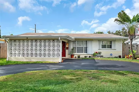2210 N 57th Way, Hollywood, FL 33021