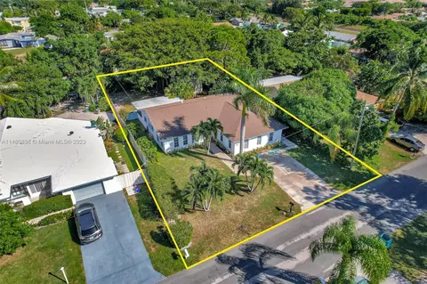 217 SE 26th Ave, Boynton Beach, FL 33435