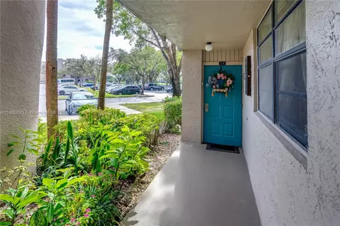 1100 Colony Point Cir #114, Pembroke Pines, FL 33026
