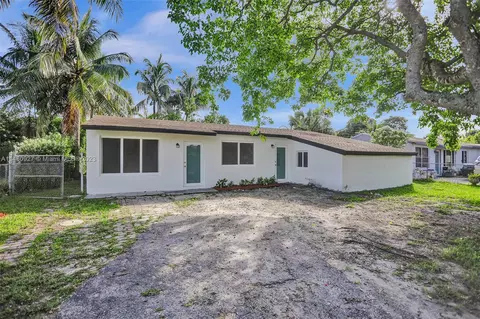 6861 SW 18th St, North Lauderdale, FL 33068