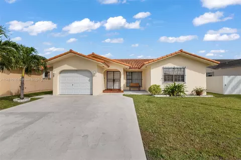7557 W 4th Ln, Hialeah, FL 33014
