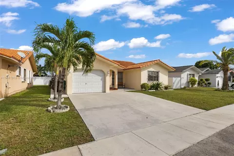 7557 W 4th Ln, Hialeah, FL 33014 photo 2
