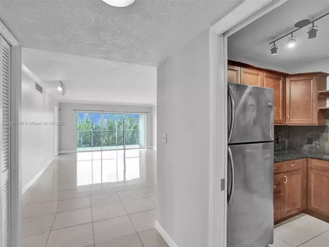 3250 N Palm Aire Dr #810, Pompano Beach, FL 33069