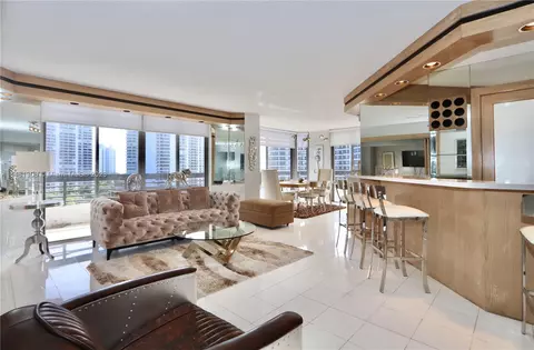 3500 Mystic Pointe Dr #1008, Aventura, FL 33180