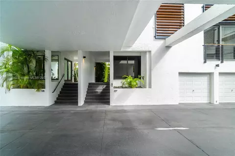 Entry Way - 127 Enid Dr #14, Key Biscayne, FL 33149 photo 1 of 3