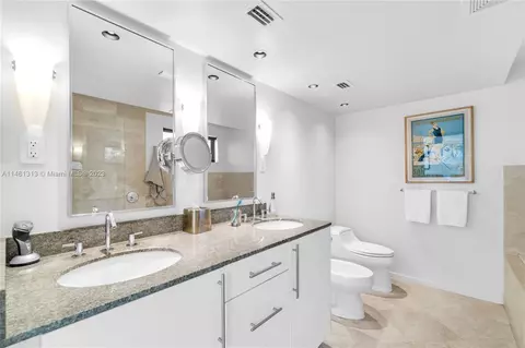 Bath - 127 Enid Dr #14, Key Biscayne, FL 33149 photo 1 of 3