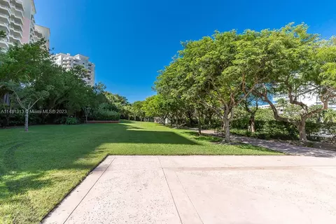Exterior - 127 Enid Dr #14, Key Biscayne, FL 33149 photo 16 of 17