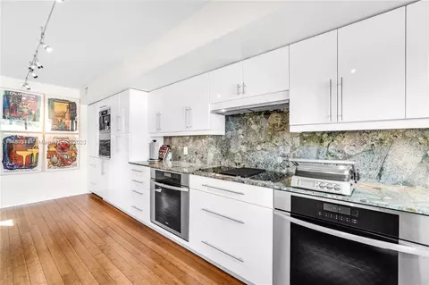 Kitchen - 127 Enid Dr #14, Key Biscayne, FL 33149 photo 2 of 3