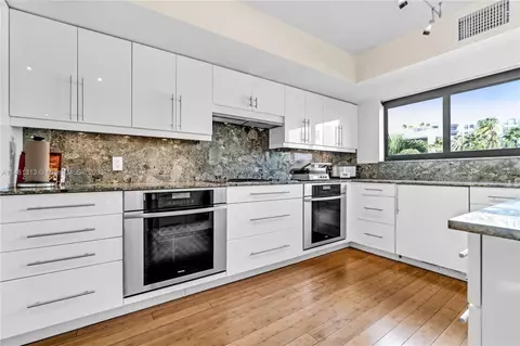 Kitchen - 127 Enid Dr #14, Key Biscayne, FL 33149 photo 3 of 3