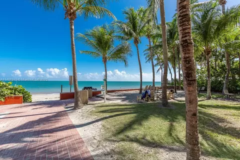 View/Area - 127 Enid Dr #14, Key Biscayne, FL 33149 photo 11 of 14