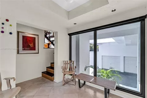 Entry Way - 127 Enid Dr #14, Key Biscayne, FL 33149 photo 2 of 3