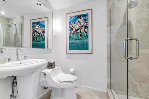 Bath - 127 Enid Dr #14, Key Biscayne, FL 33149 photo 3 of 3