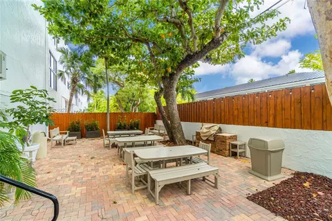 Exterior - 127 Enid Dr #14, Key Biscayne, FL 33149 photo 15 of 17