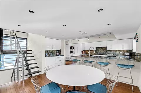 Dining - 127 Enid Dr #14, Key Biscayne, FL 33149 photo 1 of 3