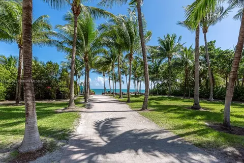 View/Area - 127 Enid Dr #14, Key Biscayne, FL 33149 photo 10 of 14