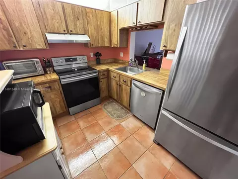 17000 NW 67th Ave #317, Hialeah, FL 33015