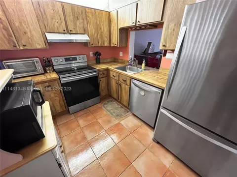 17000 NW 67th Ave #317, Hialeah, FL 33015