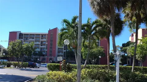 2200 S Cypress Bend Dr #604, Pompano Beach, FL 33069