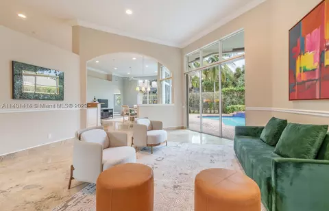 3740 Oak Ridge Cir, Weston, FL 33331