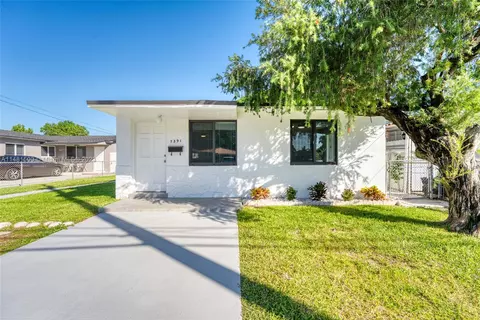 7391 SW 7393 Sw 22nd St, Miami, FL 33155