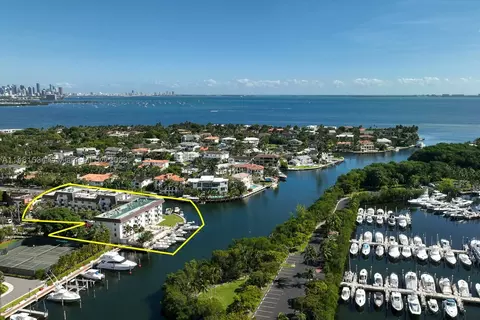 6901 Edgewater Dr #321, Coral Gables, FL 33133