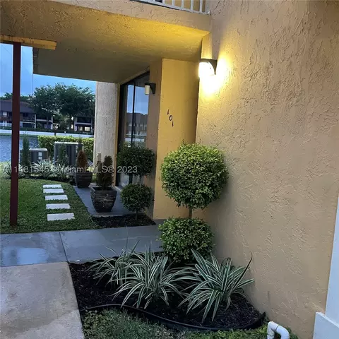 530 NW 214th St #101, Miami Gardens, FL 33169