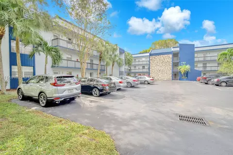 3160 Holiday Spgs #7-207, Margate, FL 33063