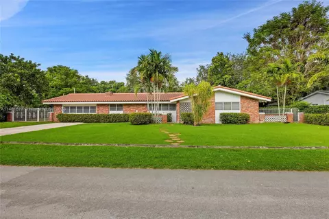 6721 SW 68th Ter, South Miami, FL 33143