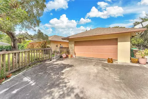 14621 SW 23rd St, Davie, FL 33325