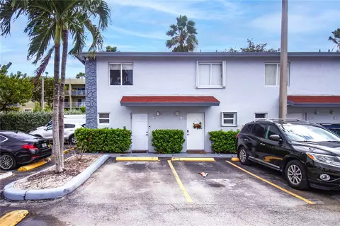 8025 NW 8th St #14, Miami, FL 33126